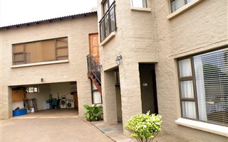 5 Bedroom House in Bougainvillea Estate