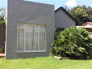 1 Bed Garden Cottage in Weltevreden Park