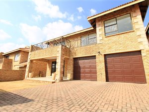 4 Bed House in Noordhang