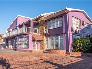 14 Bed House in Merebank