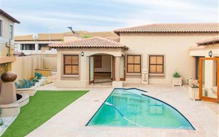 4 Bedroom House in Big Bay