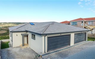 3 Bedroom House in Seemeeu Park