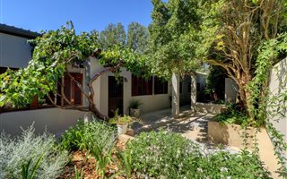 4 Bedroom House in Greyton