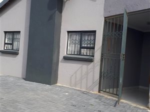 4 Bed House in Heuweloord