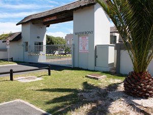 249 m² Land available in Waterfront