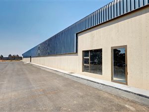 2400 m² Commercial space in Muldersdrift
