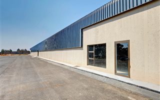 2400 m² Commercial space in Muldersdrift