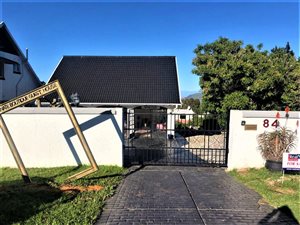 8 Bed House in Old Place