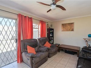 2 Bed House in Bothasig