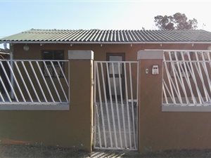 2 Bedroom House in West End