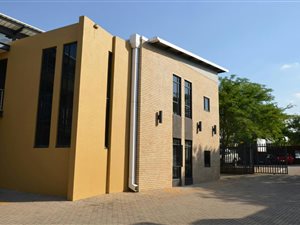 11 m² Office Space in Waterval East
