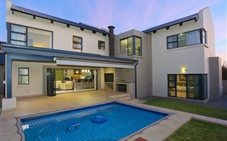 4 Bedroom House in Waterfall Country Village