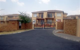2 Bedroom Apartment in Roodepoort Central