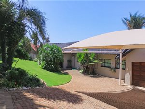 4 Bedroom House in Noordheuwel