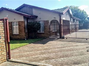 5 Bed House in Lennoxton
