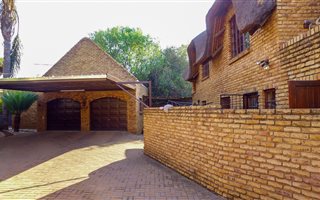 3 Bedroom Duet in Moreleta Park