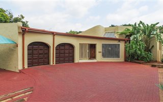 3 Bedroom House in Zwartkop
