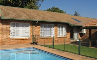 3 Bedroom Simplex in Weavind Park