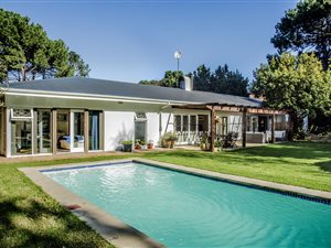 4 Bed House in Constantia Upper