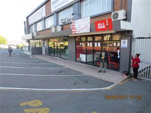 900 m² Commercial space in Bluff