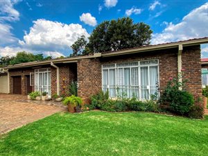5 Bed House in Clayville East