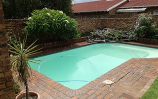 3 Bedroom Townhouse in Elma Park