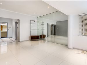 2 Bed Apartment in Mouille Point