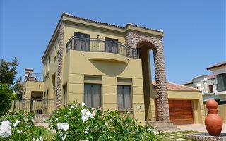 5 Bedroom House in Blue Valley Golf Estate