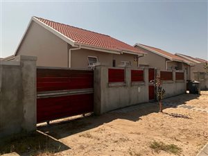 3 Bed House in Pelikan Park
