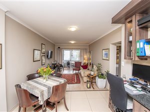 2 Bed Apartment in Vredekloof East