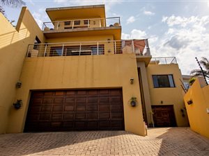 4 Bed House in Constantia Kloof