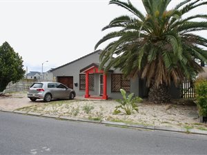 4 Bed House in St Dumas