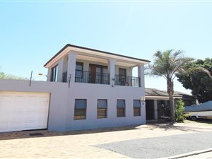 4 Bed House in Protea Heights