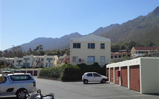 2 Bedroom Apartment in Gordons Bay Central