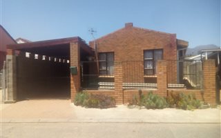 3 Bedroom House in Groenheuwel