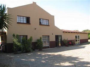 6 Bed House in Leeuwfontein