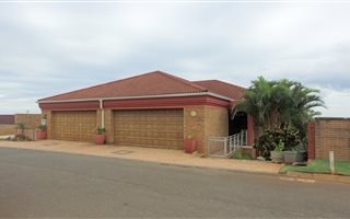 3 Bedroom Townhouse in Panorama Park