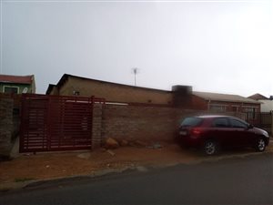 3 Bedroom House in Dhlamini