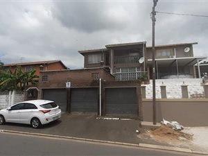 6 Bed House in Risecliff