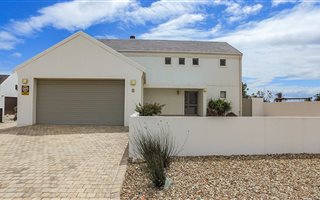 4 Bedroom House in Shelley Point