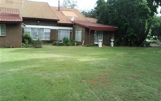10 Bedroom House in Valley Settlements AH