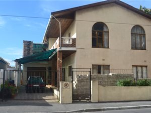 6 Bed House in Fairfield Estate