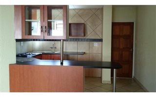 2 Bedroom House in Bromhof