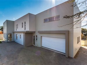 4 Bed House in Carlswald North Estate