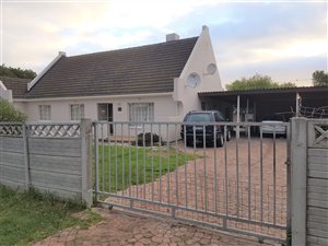 3 Bed House in St Dumas