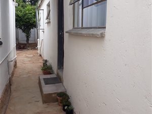 1 Bed Garden Cottage in Primrose