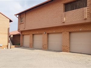 2 Bed Apartment in Hazeldean (Silverlakes Surroundings)