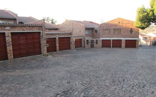 4 Bedroom Duplex in Corlett Gardens