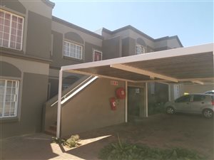 3 Bed Apartment in Roodekrans