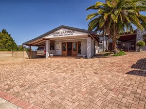 5 Bed House in Signal Hill